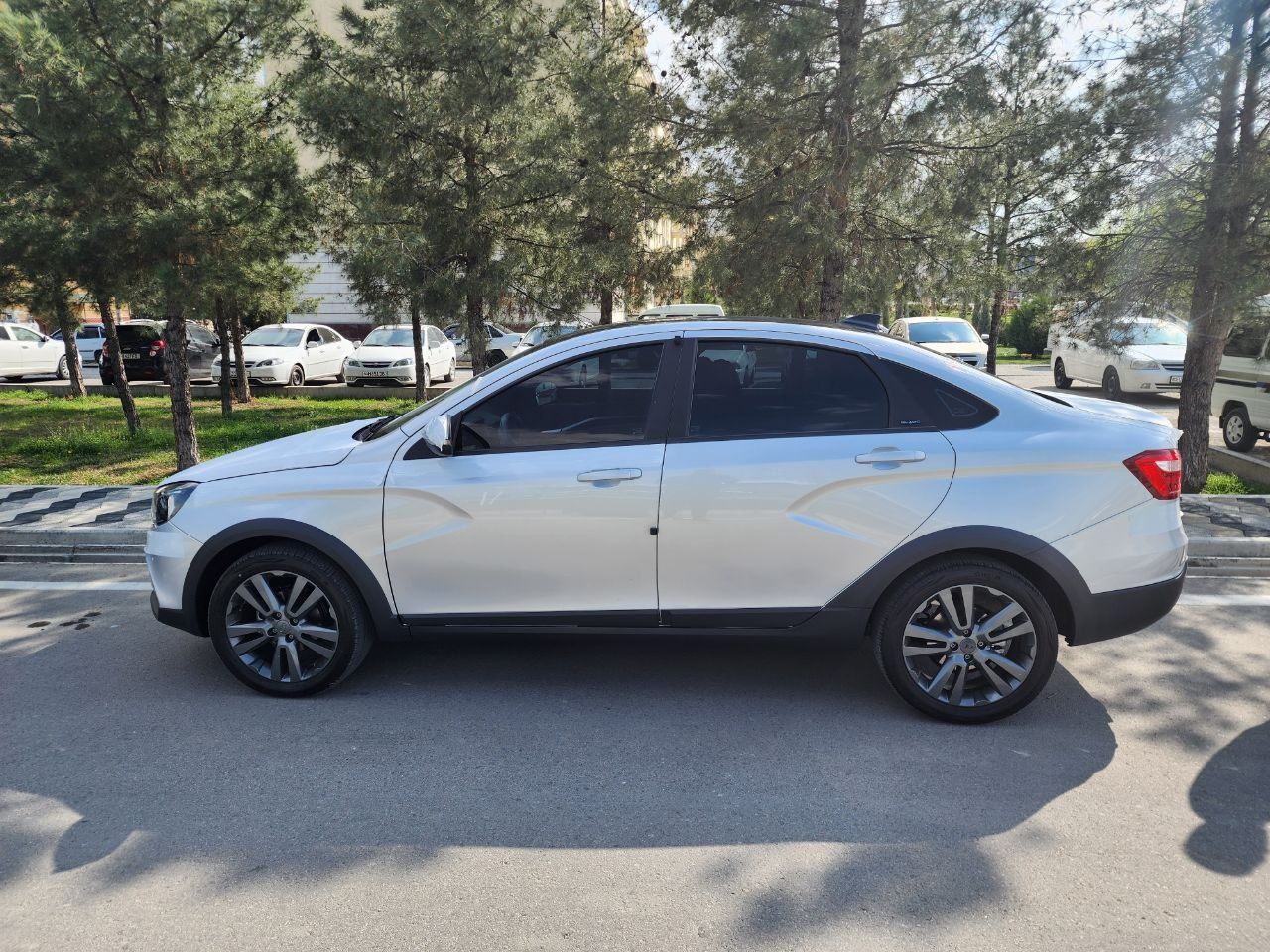 Lada Vesta cross