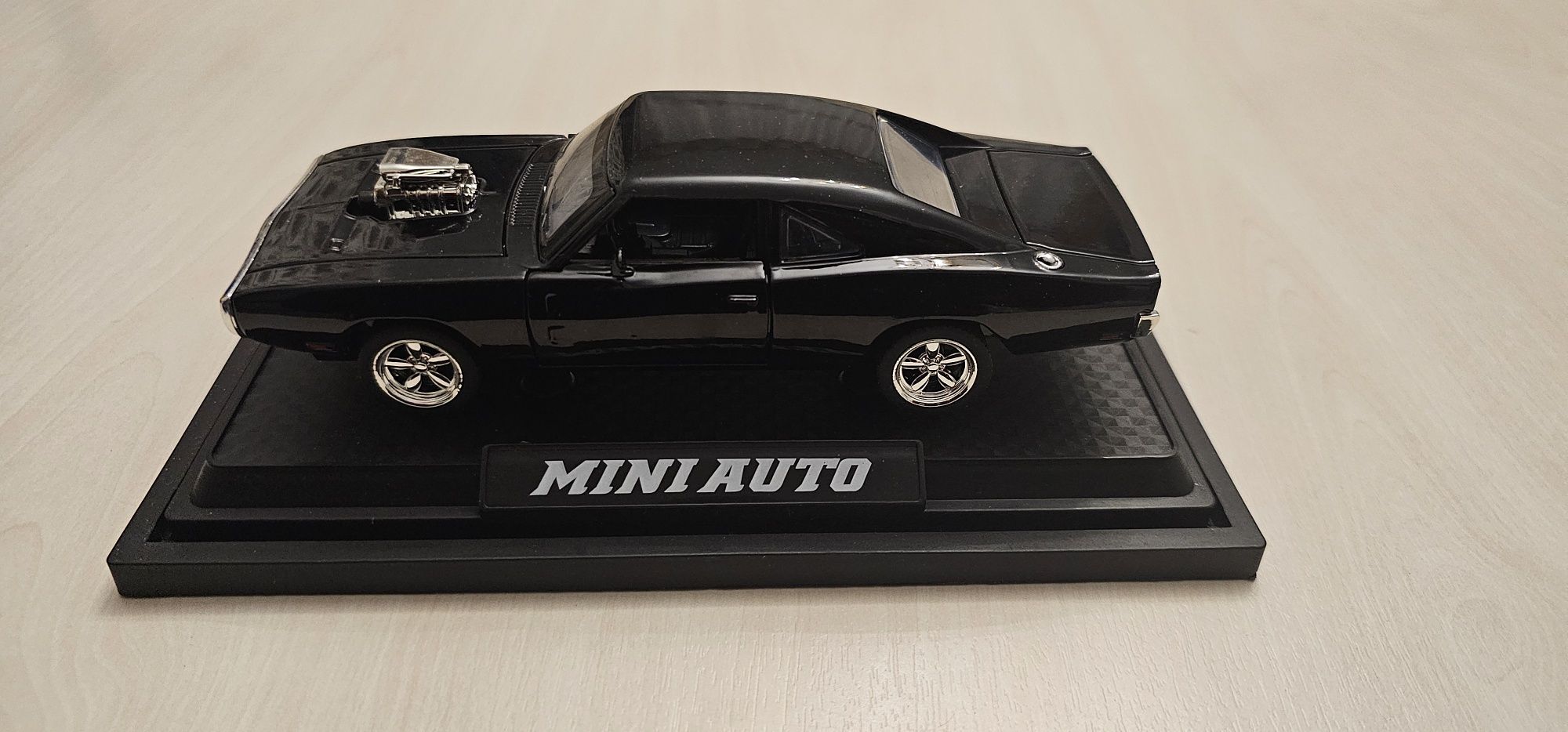 Dodge challenger 1970 моделька 1.32 маштаб