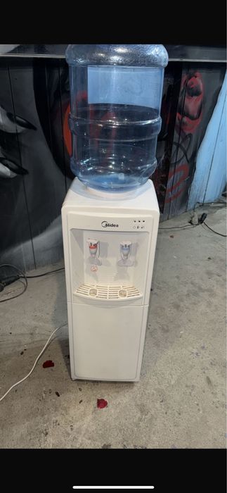 Кулер для воды, Диспенсер для воды сатылады почти новый Midea