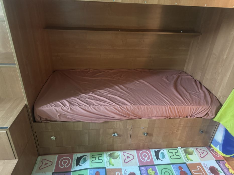 Двухярусная кровать