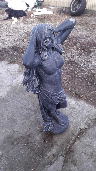 Statuie din piatra (beton)