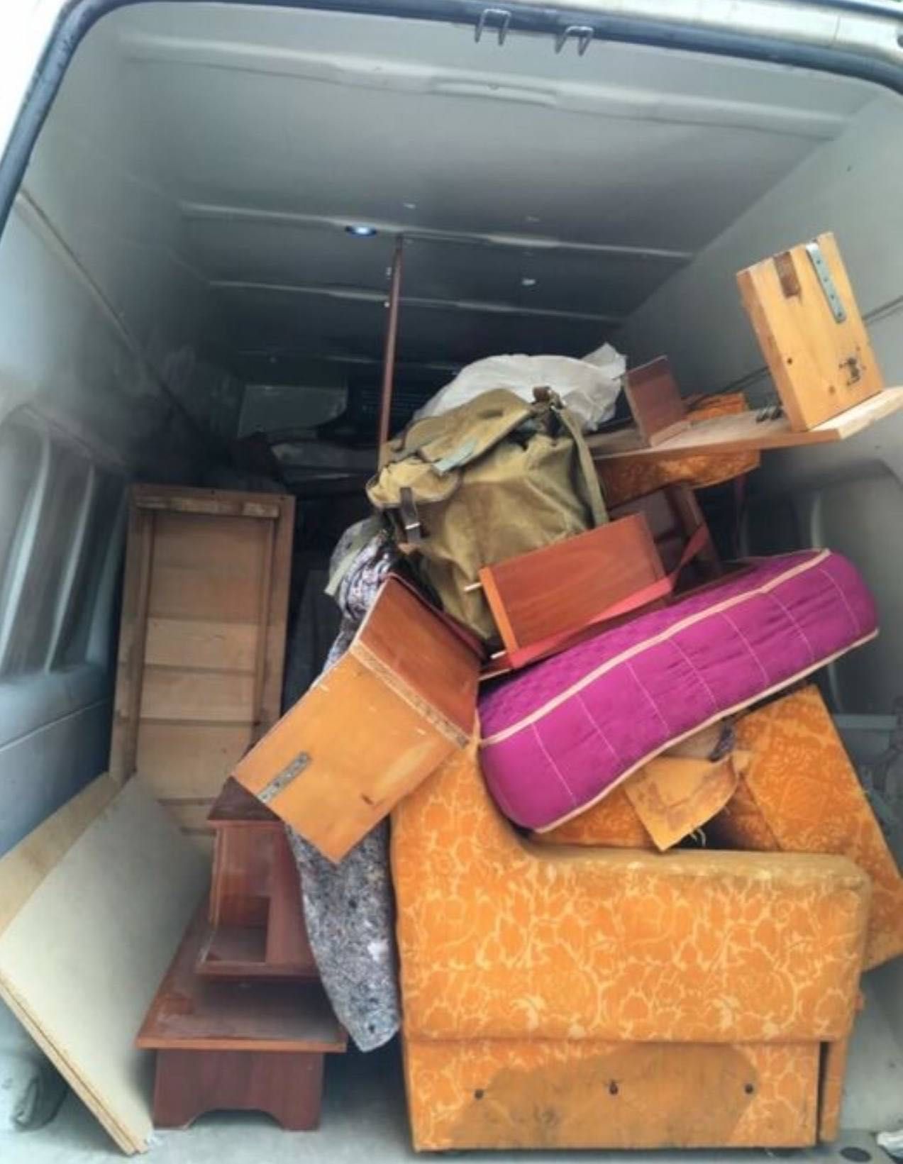 Debarasari mobilă decopertari gresie transport moloz