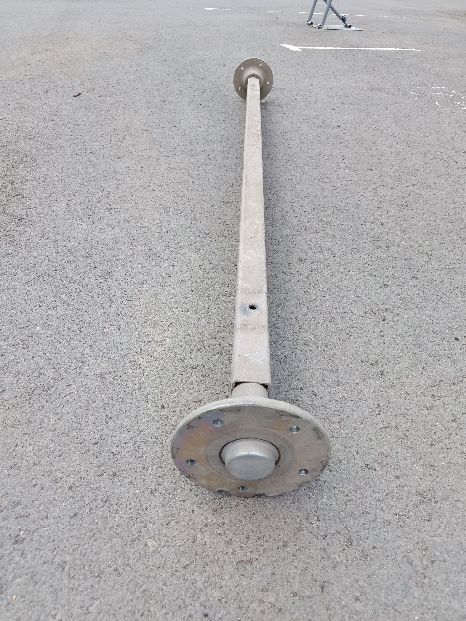 Продам ось на прицеп