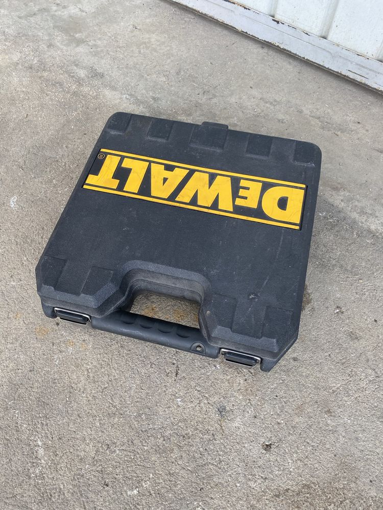 Masina de gaurit si insurubat Dewalt DCD 710