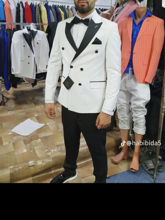 Vand costum complet ginerica sau evenimente