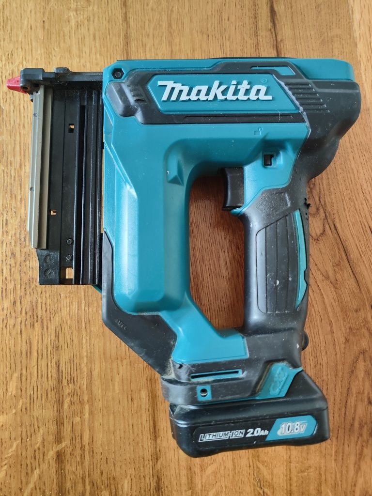 Pistol cuie Makita pt354d 10.8v