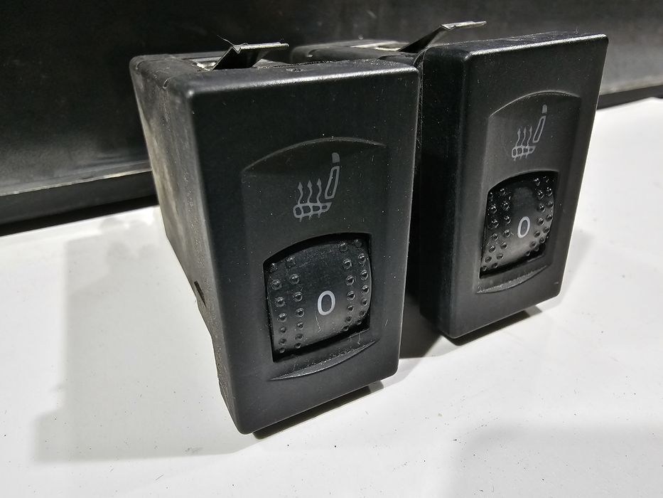 Set butoane scaune încălzite Volkswagen Passat B5 / B5.5

Stare buna