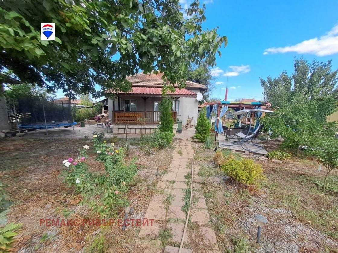 Селска къща за продажба в с. Бръшлен, обл. Русе