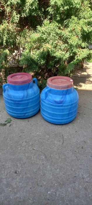 Botoaie/bidoane cu capac  10-20 l