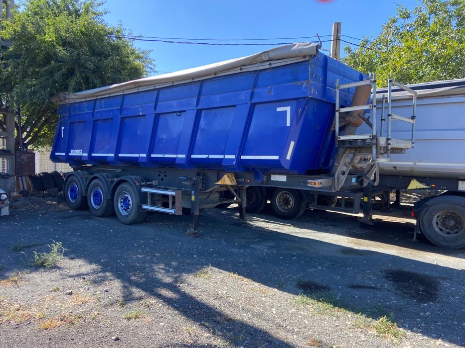 Scania impreuna cu semiremorca Schmitz