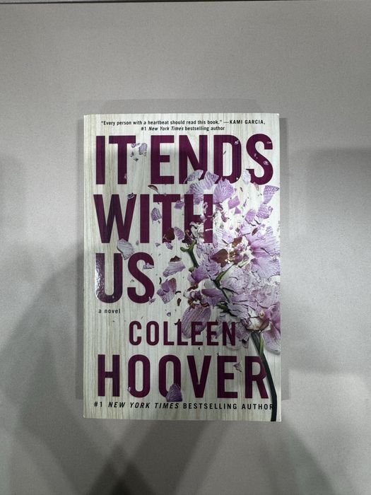 Книга : Все закончиться на нас (на англиском)