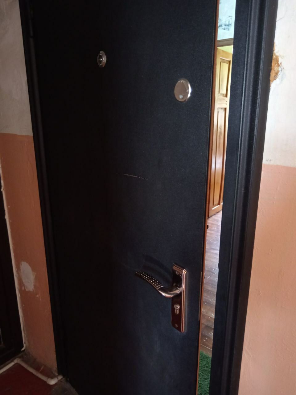 Продаётся  комнатная квартира.1 хоналик уй сотилади