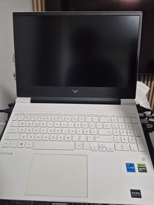 Laptop gaming victus 15-fa0028nq cu garantie de inca 1 an