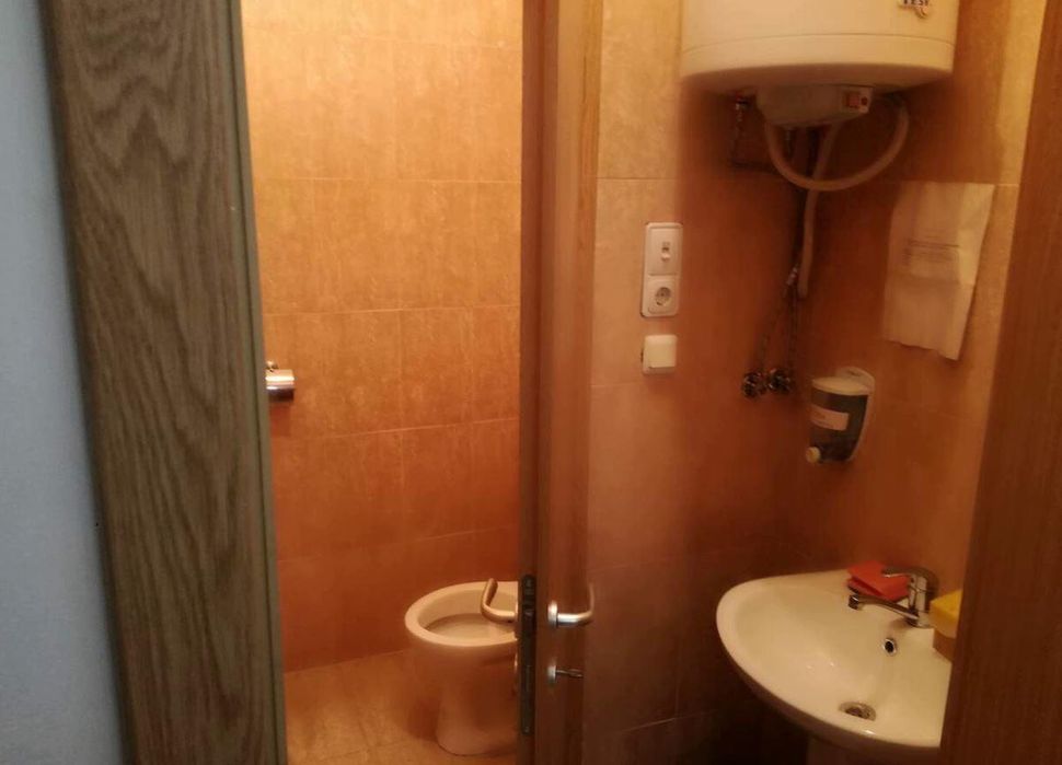 Дава се под наем Магазин в Бургас, Меден рудник - зона А - 45 кв.м за 255 € - Снимка #2