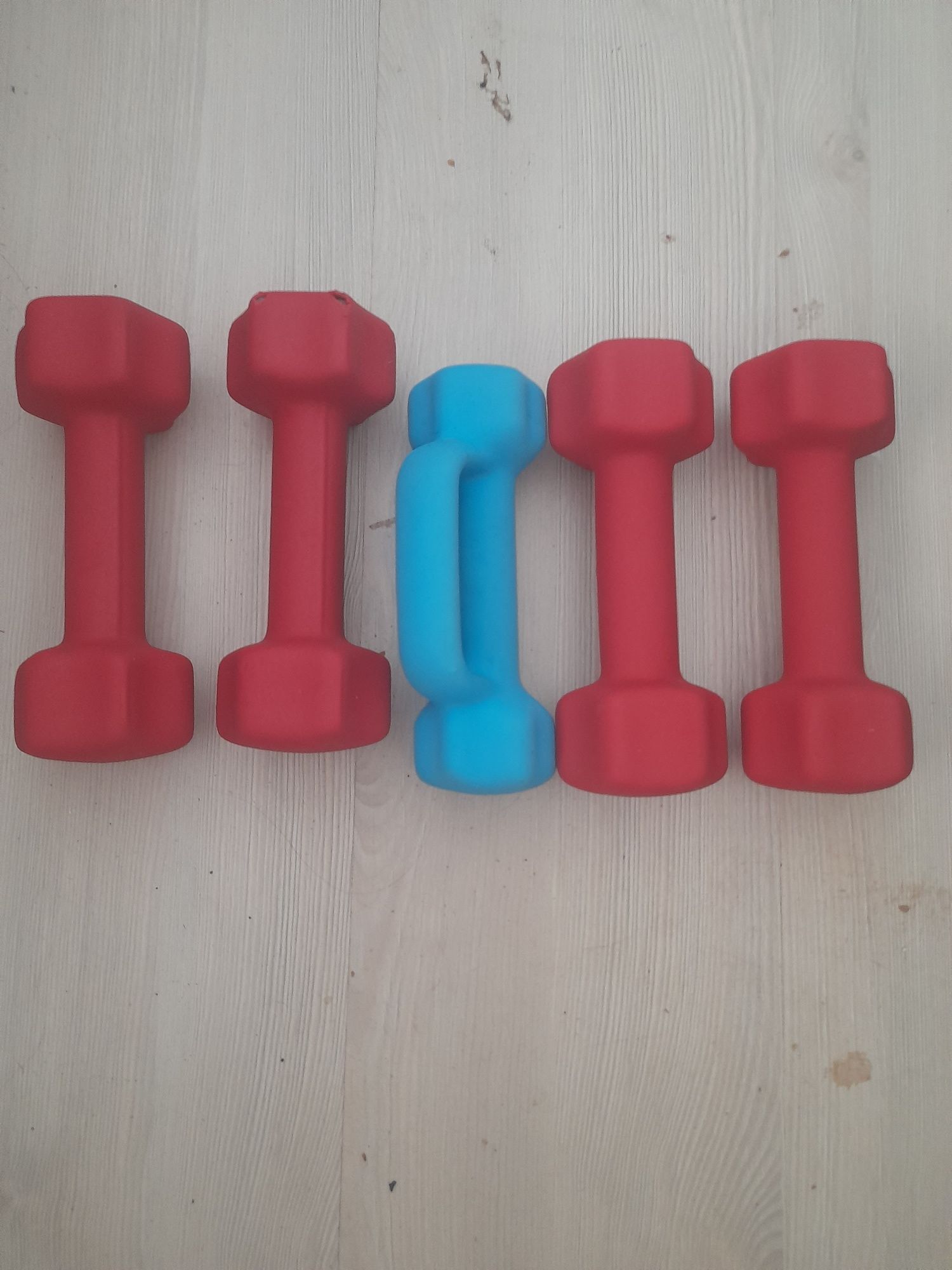gantere 2kg (4 buc) si 1,5kg (1 buc)