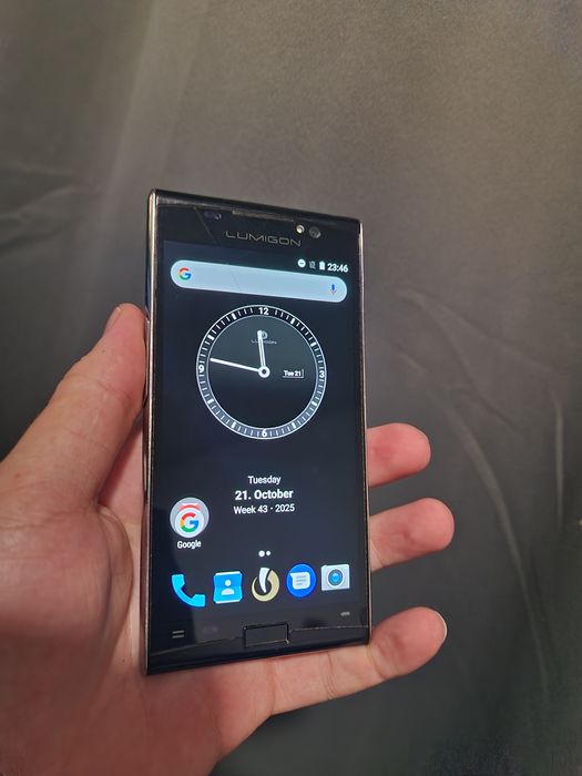 Lumigon T3 – Telefon rar, cu Night Vision, carcasă din oțel