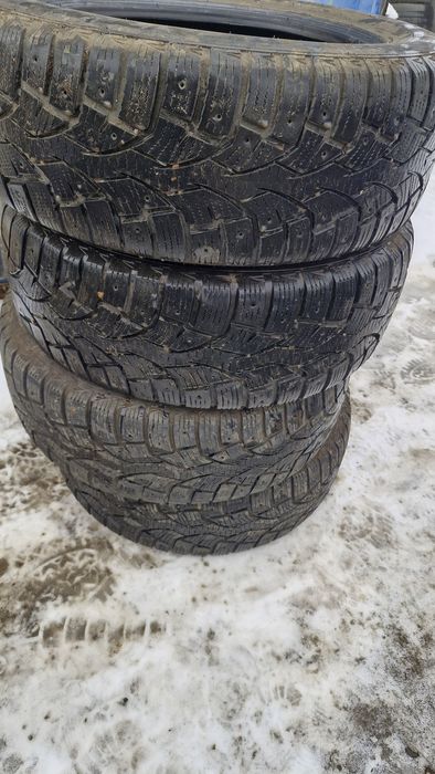 Продам шины б/у размер 215/60R16