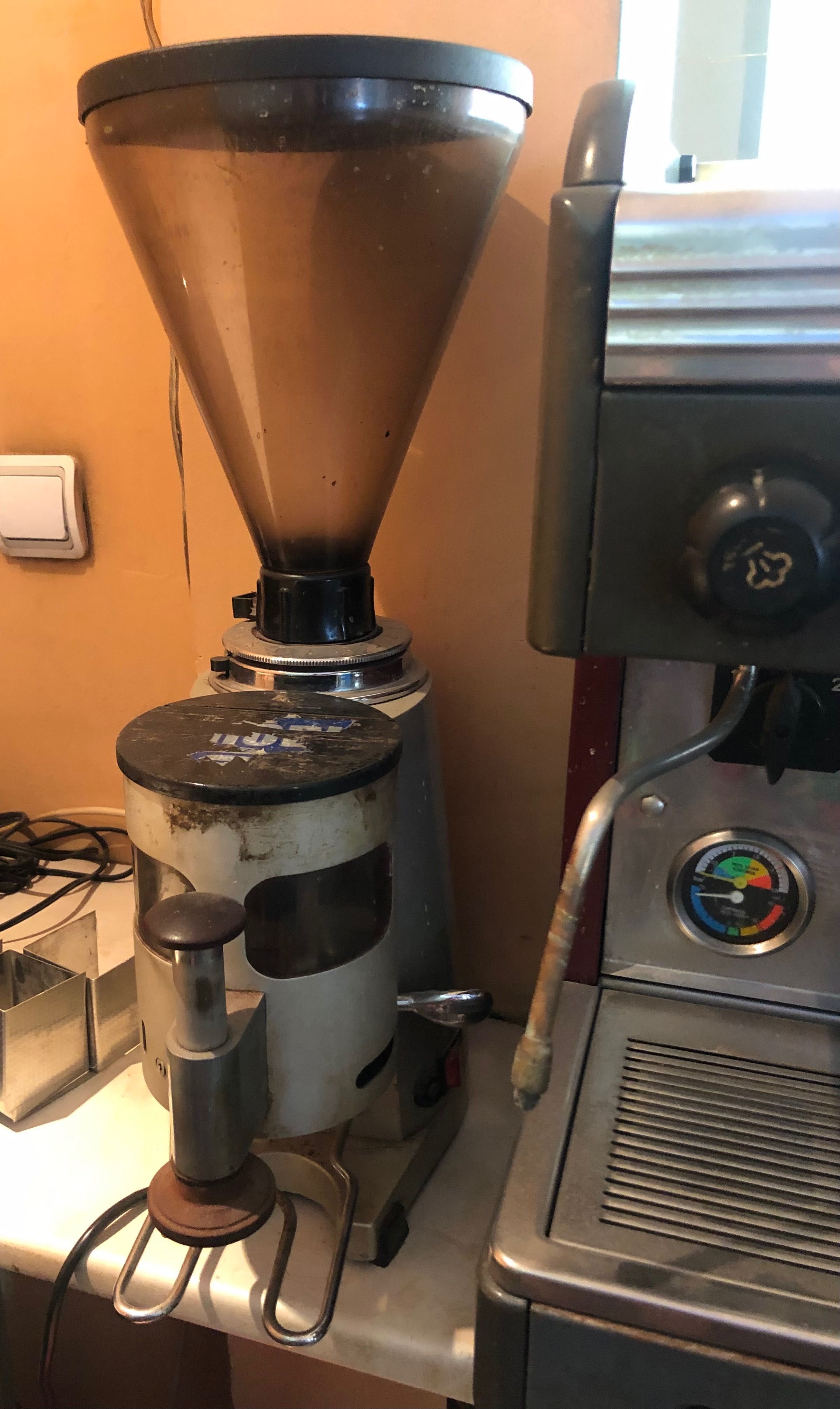 Кафе машина и кафемелачка