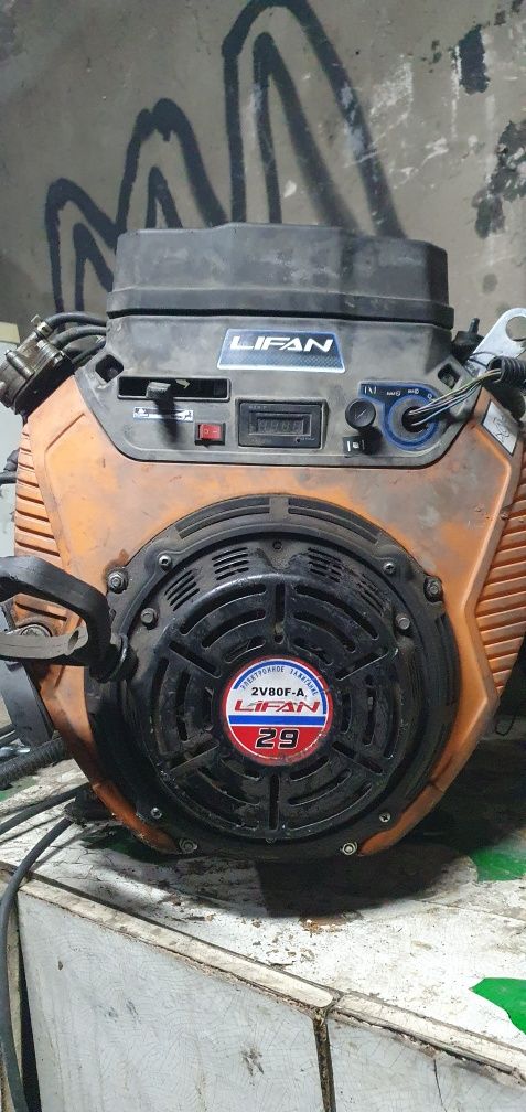 Двухцилиндровый бензиновый двигатель Lifan