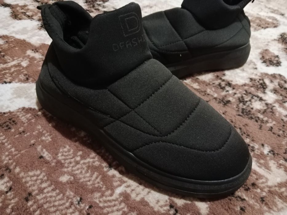 Продам новые осенние ботинки