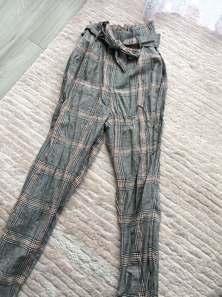 Vand pantaloni bershka xs