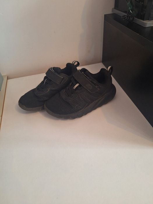 Adidași Decathlon marimea 29