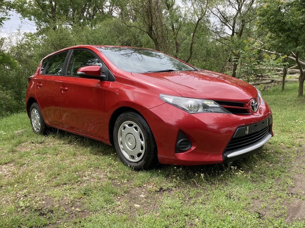 Тойота Аурис//Toyota Auris 1.4D4D 90кс/12-15г/ НА ЧАСТИ /