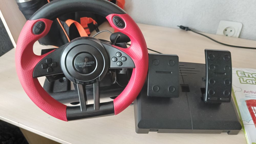 Игровой руль для PS  и компа