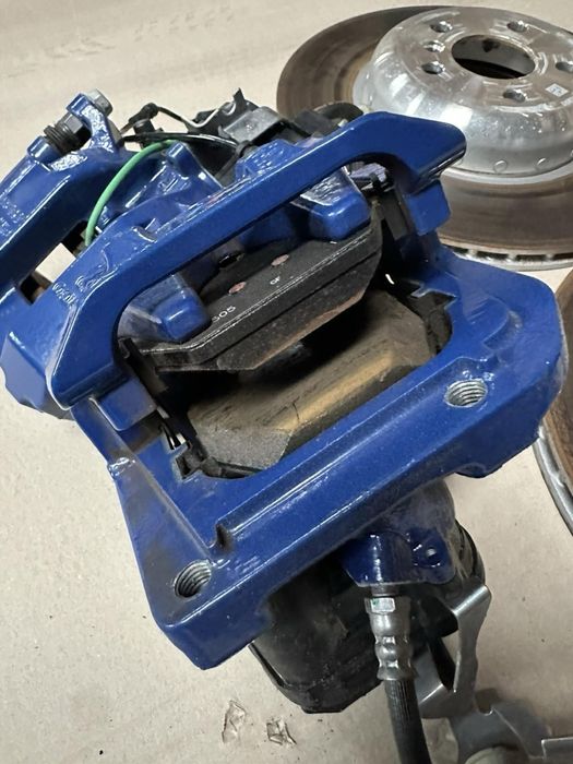 Bmw G20/G21 М пакет апарати и дискове.