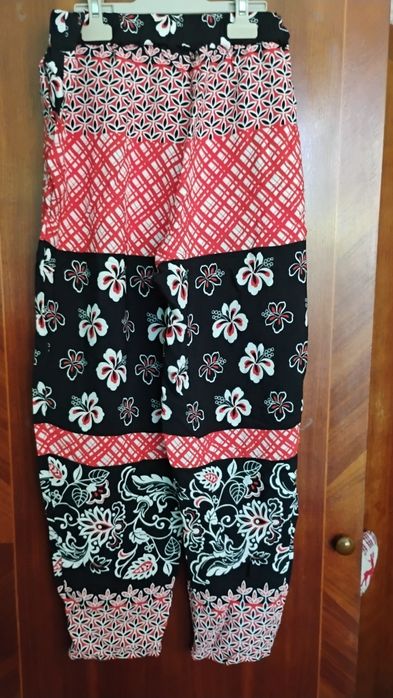 Pantaloni colorați de vara