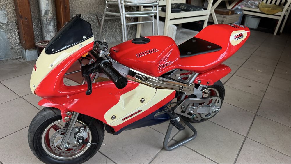 Детско пистово моторче 49сс.