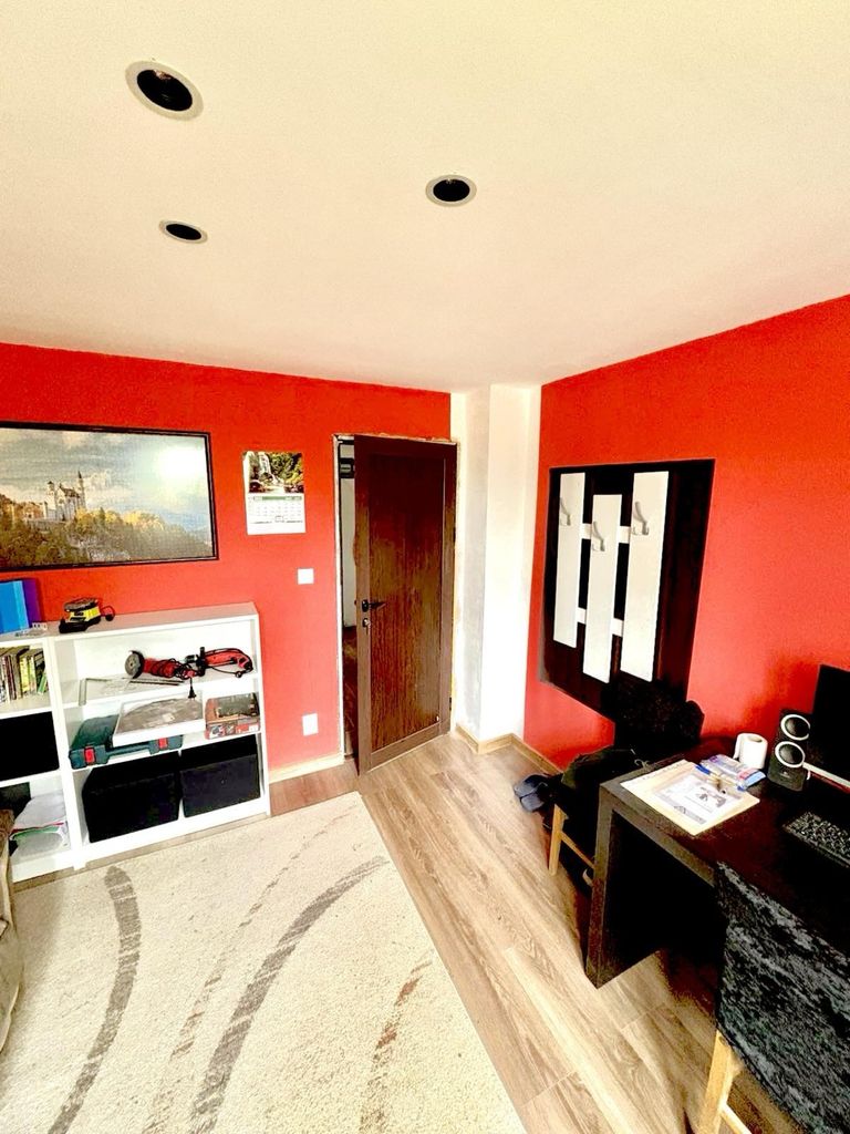 Продава се Къща в Костинброд - 1 кв.м за 90000 €/кв.м - Снимка #2