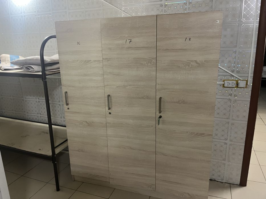 Срочно продам шкафы