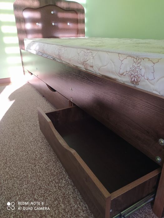 Продаëтся кровать в хорошем состоянии.почти новый. Имеется 3 полки