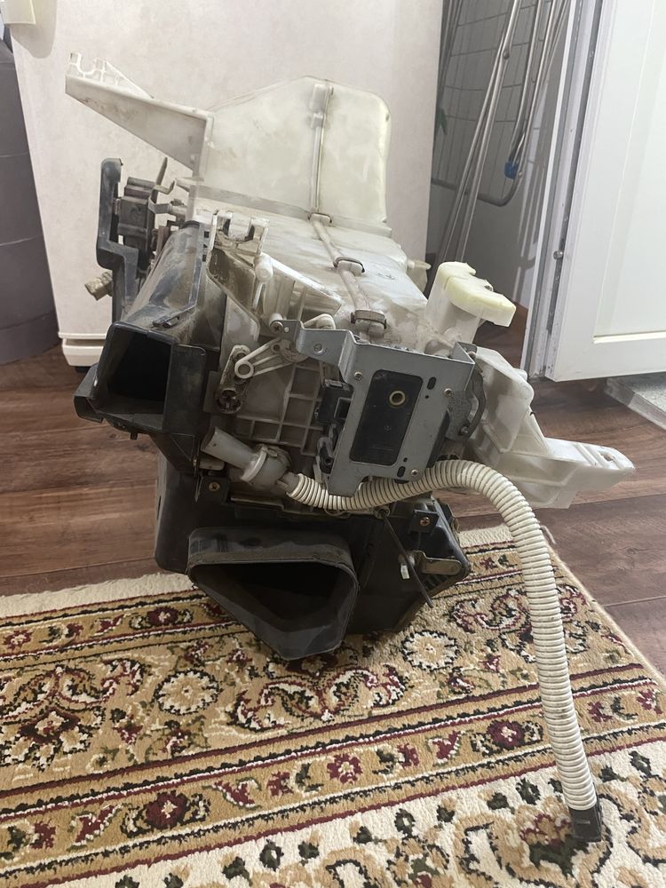Корпус отопителя в сборе LC100/LX470