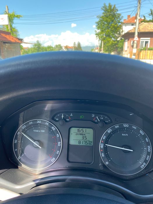 Продавам Skoda Octavia 2