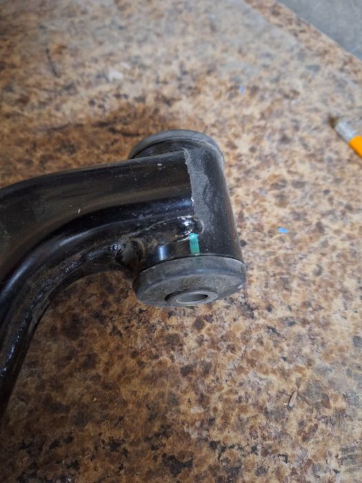 Продаётся рычаг нижний передний левый на Sang Yong New Action