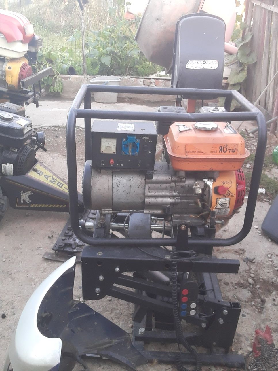 Vînd Motocositoare Motor Robi Sobaru 5,5cp lama de 80 +o lamă rezervă