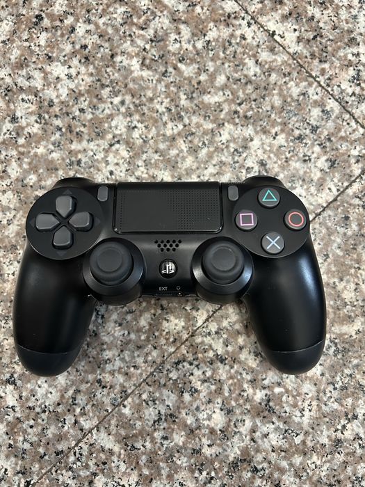 Vand ps4 in stare foarte buna