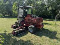 Tractoras toro tuns iarba gazon industrial