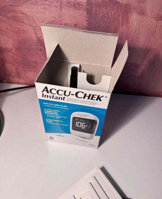 Aparat de glicemie/glucometru wireless, Accu-Chek Instant