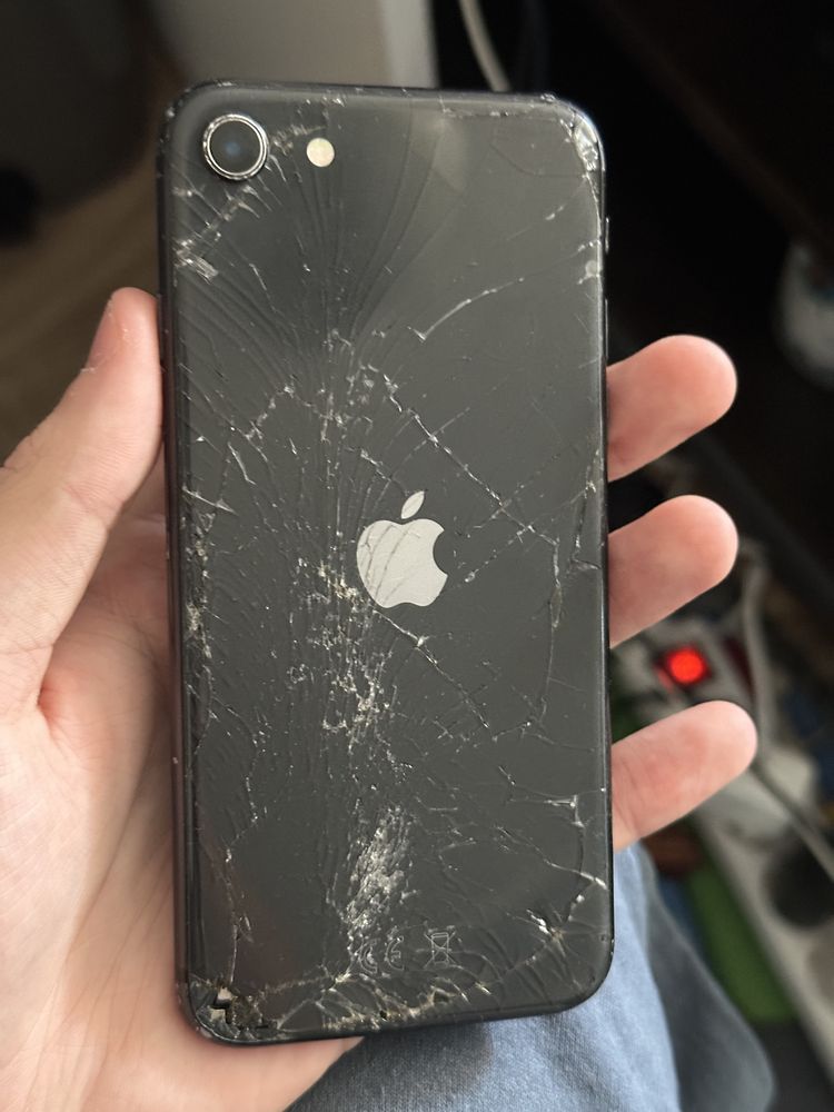 iPhone SE 2020 128GB черен