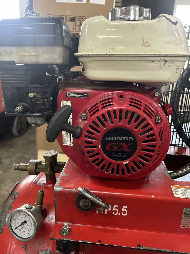 Compresor pe piston motor pe benzina