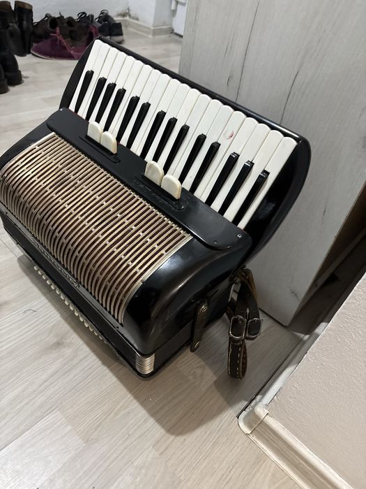 Vand acordeon Cantulia cu 72 de basi