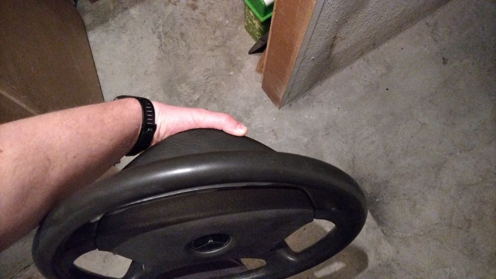 Волан за мерцедес 190!