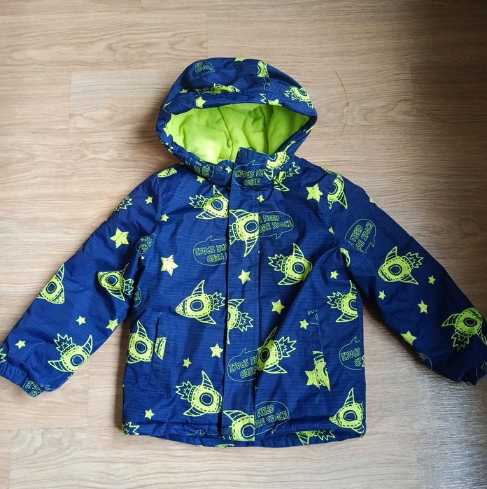 Демисезонная куртка на мальчика, 4-5 лет