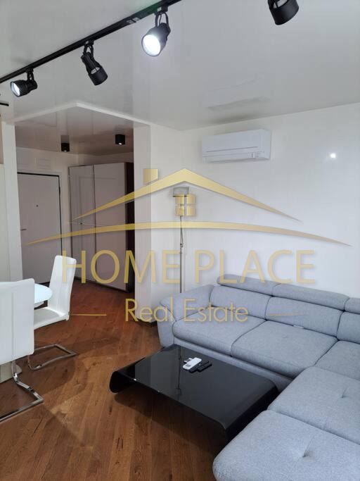 Тристаен обзаведен апартамент за продажба в ж.к. Чайка.