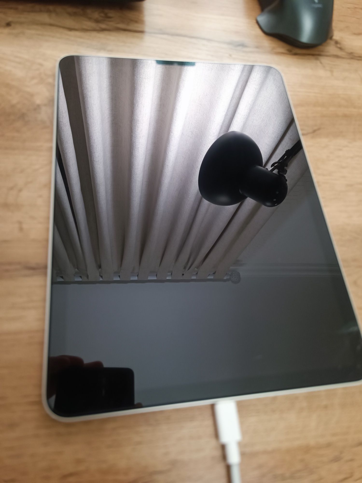 iPad A2588 Q9W45D6FDK