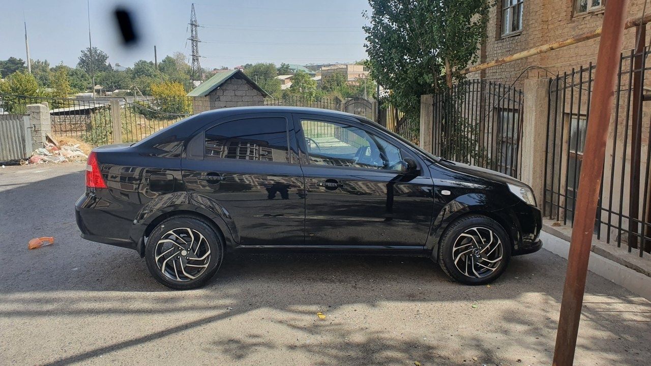 Автомобил нексия 3