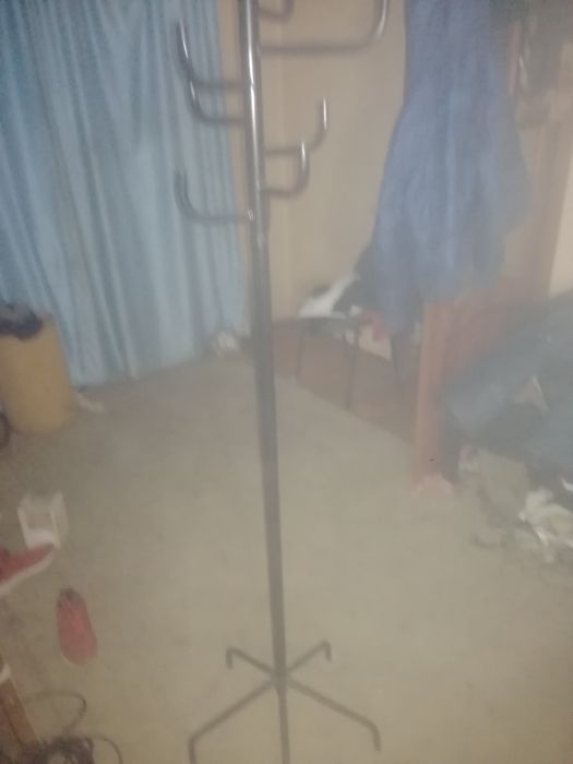 Продам вешалку для одежды